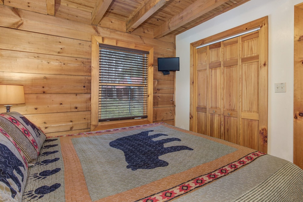 Miscellaneous Market Vacations - Mariettas Dream 2br in Mountains w/ Hot Tub! - Property Image 3