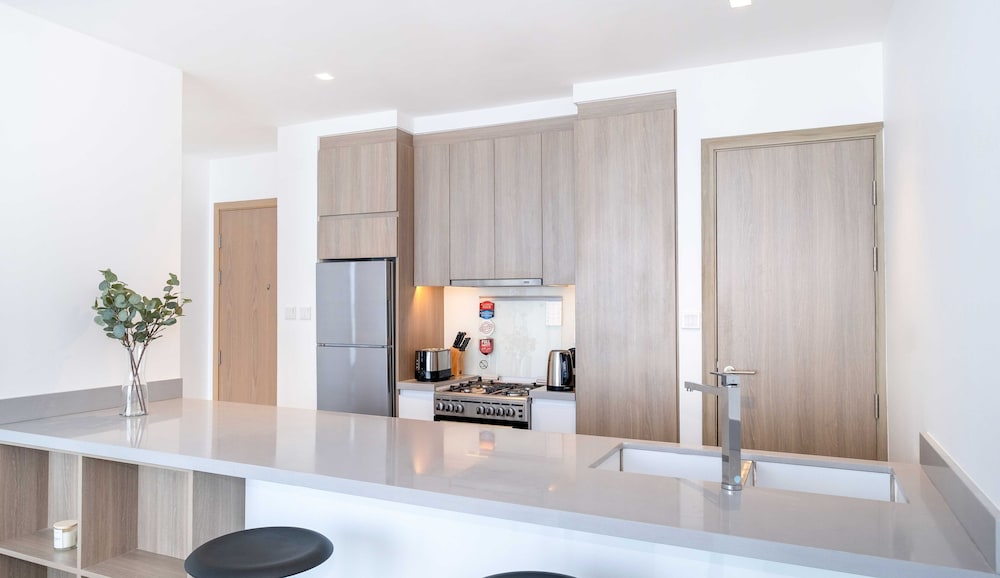 LUX  The Dubai Marina Skyline Suite