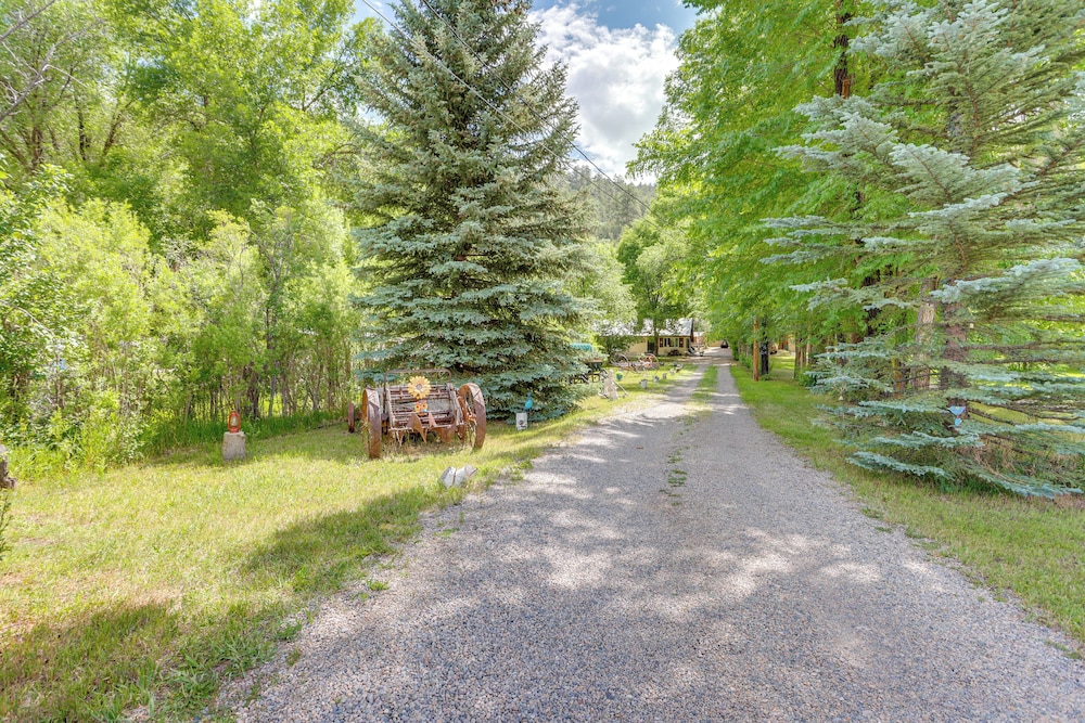 Hike On-site: Mountain-view Hideaway in Durango
