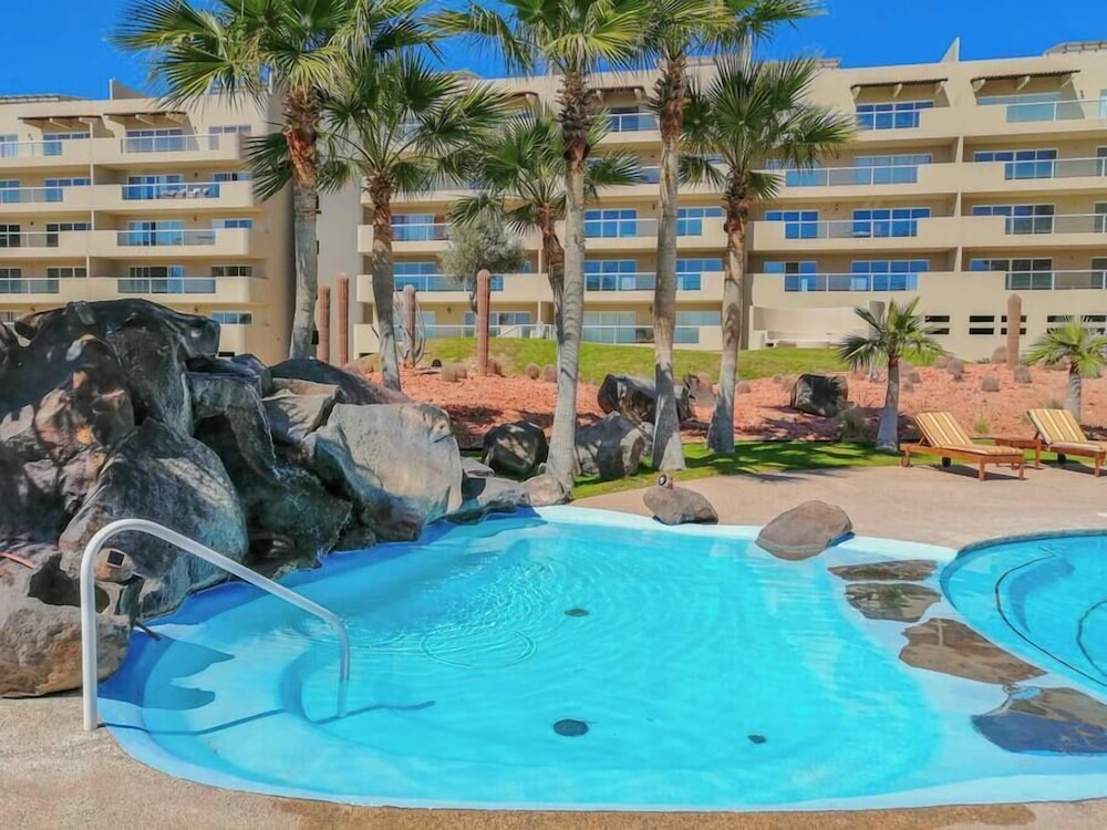 Modern Ocean View Condo With Pools Gym