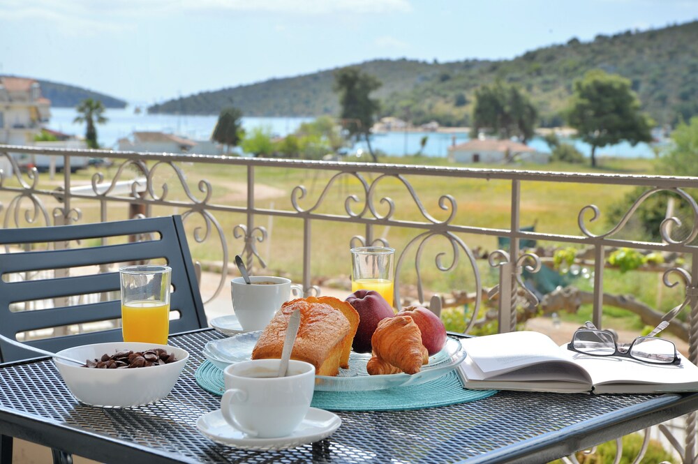 Stork Holiday Apartments - Garden & Sea View