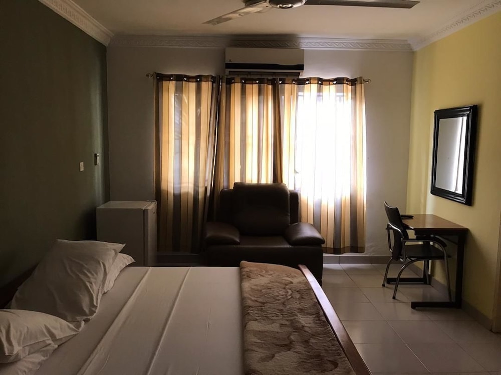 Mace Lodge view 4