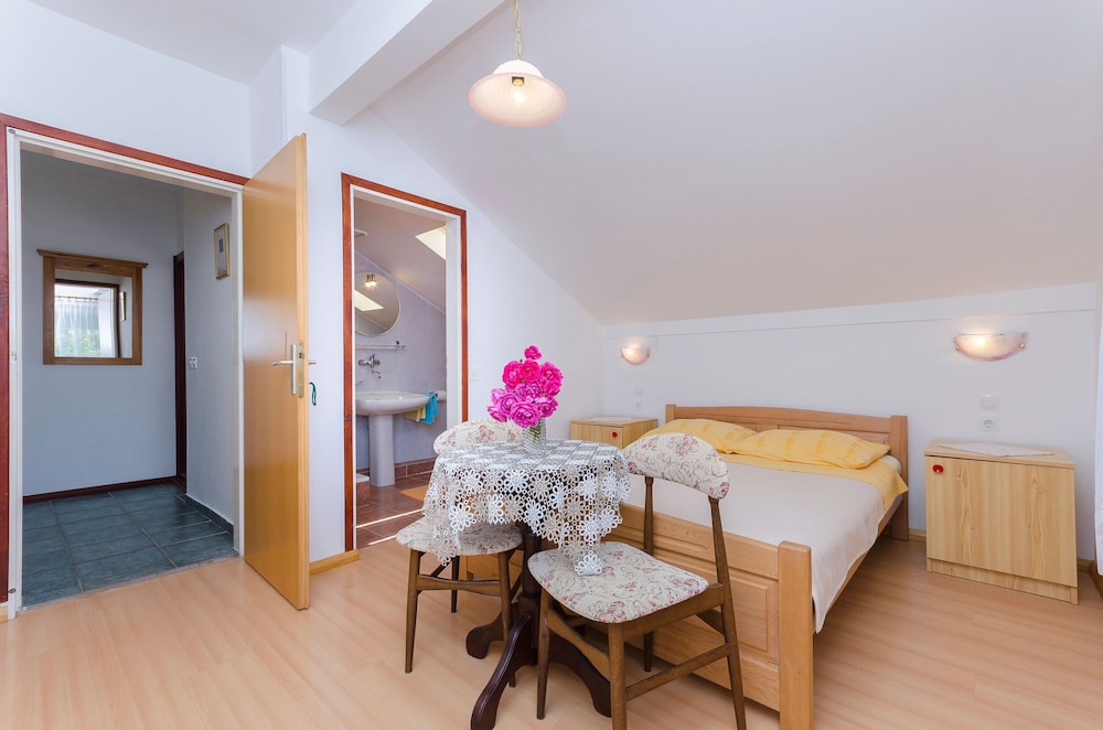 Apartments Mirjana Blue Beach view 4