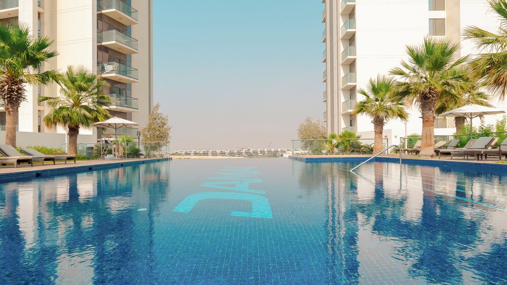 KeyRock Living - Premium Apt with Pool