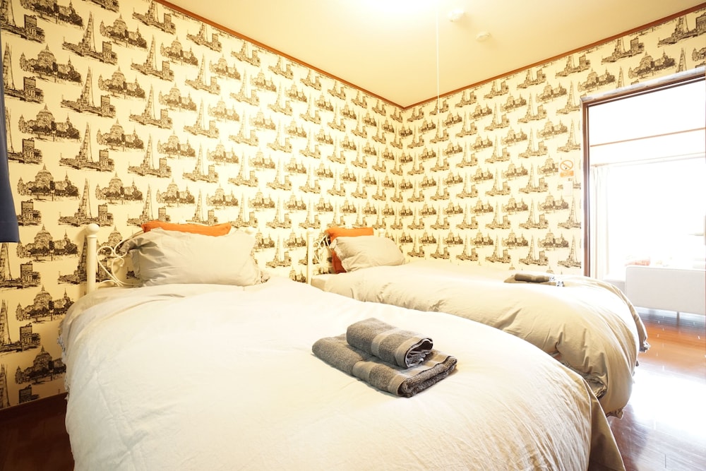 PINK Suite HOUSE view 5