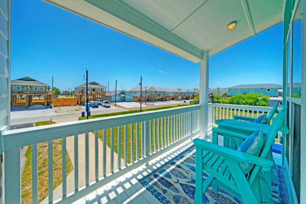 Family-friendly Beach Home Bbq, Patio & Fire Pit & Mins to Beach Bottom's Up by Avantstay