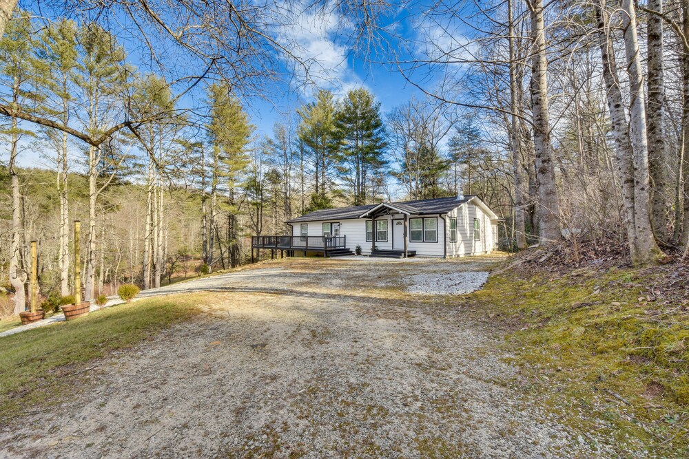 Luxe Highlands Haven w/ Fire Pit + Hot Tub! view 2