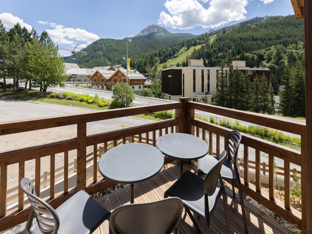 Apartment in Chantemerle With Family Ski Fun