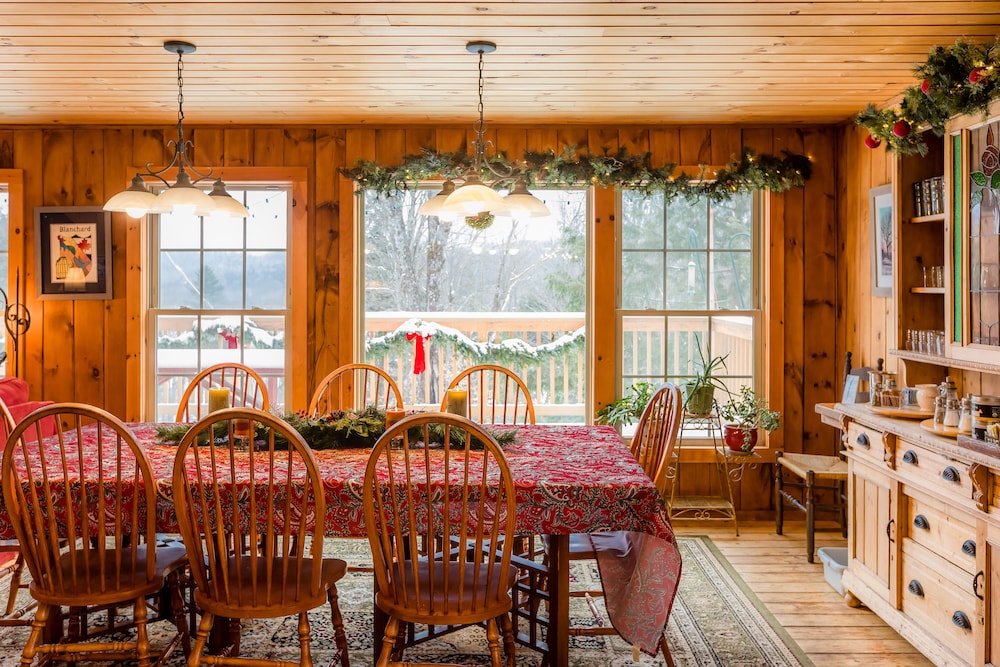 Timberholm Inn
