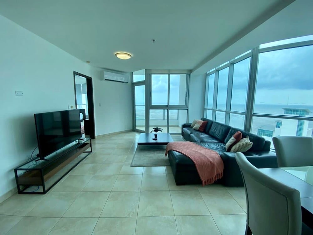 Mar Rojo I 2 Bedroom in Costa del Este