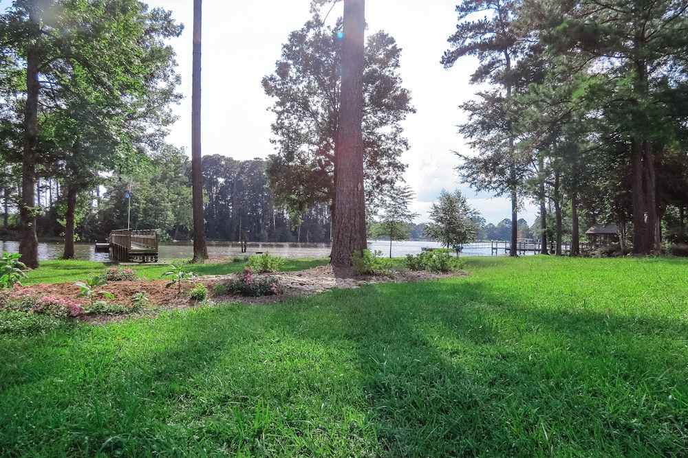 Large 3BR Lakefront Lake Murray Home w/ Dock