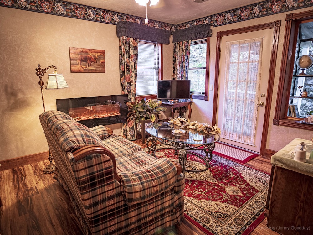 Cliff Cottage Inn - Victorian B&B and Boutique Hotel