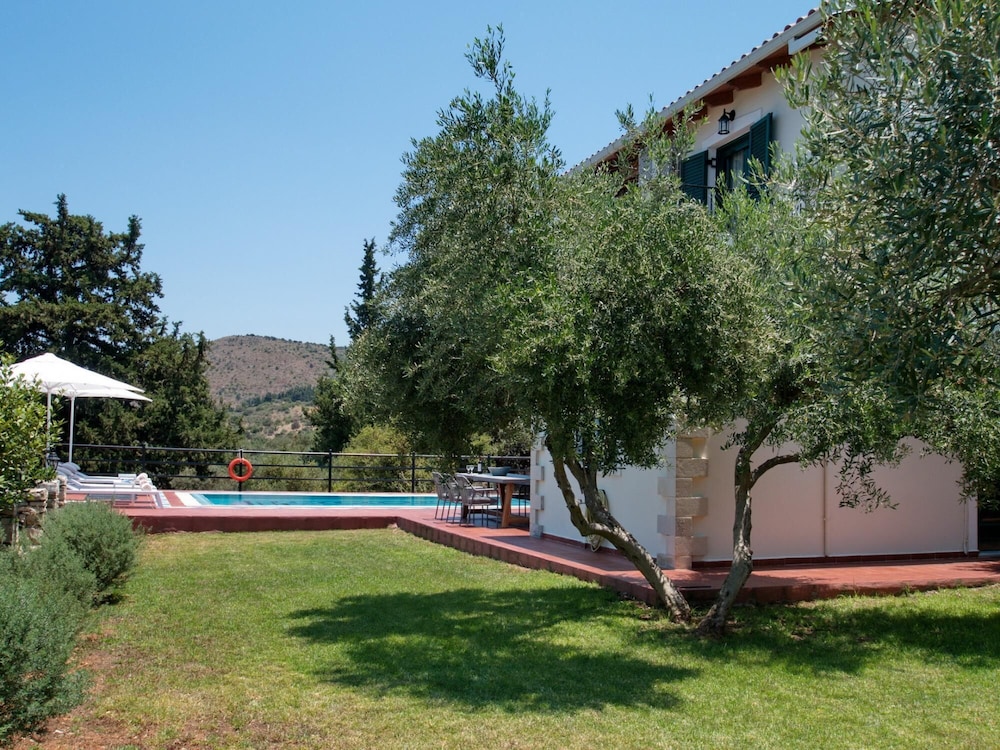 Villa Artemis in Vrises view 3