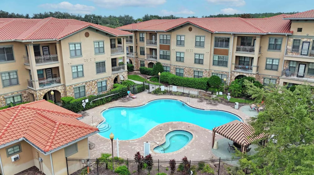 Tuscan Paradise At Bella Piazza - Image 2