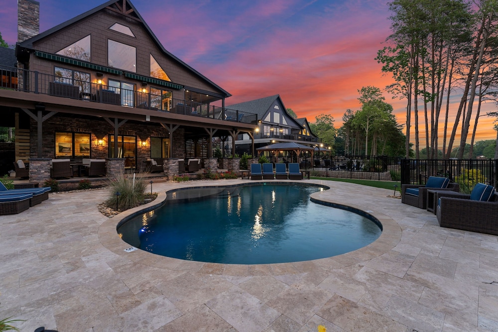 Black Bear Lodge by Avantstay Lakefront Dock Pool Theater Sleeps 20