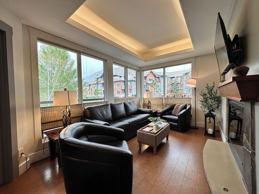 Solara Corner Suite-Pool & Hot Tub & Spa