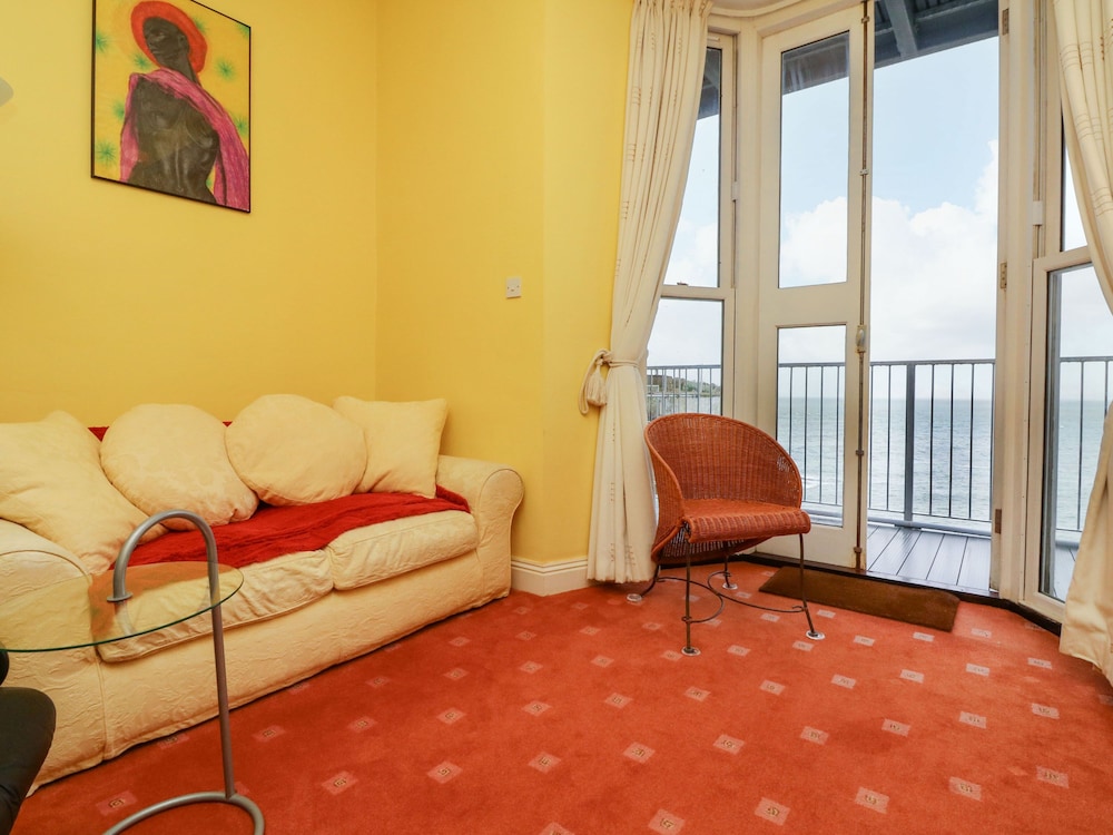 Val's Seaview