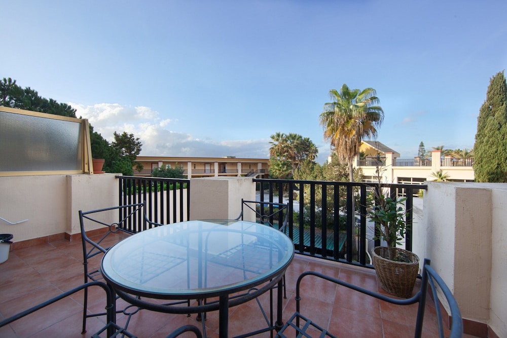 Studio in Marbella With Beachfront Pool