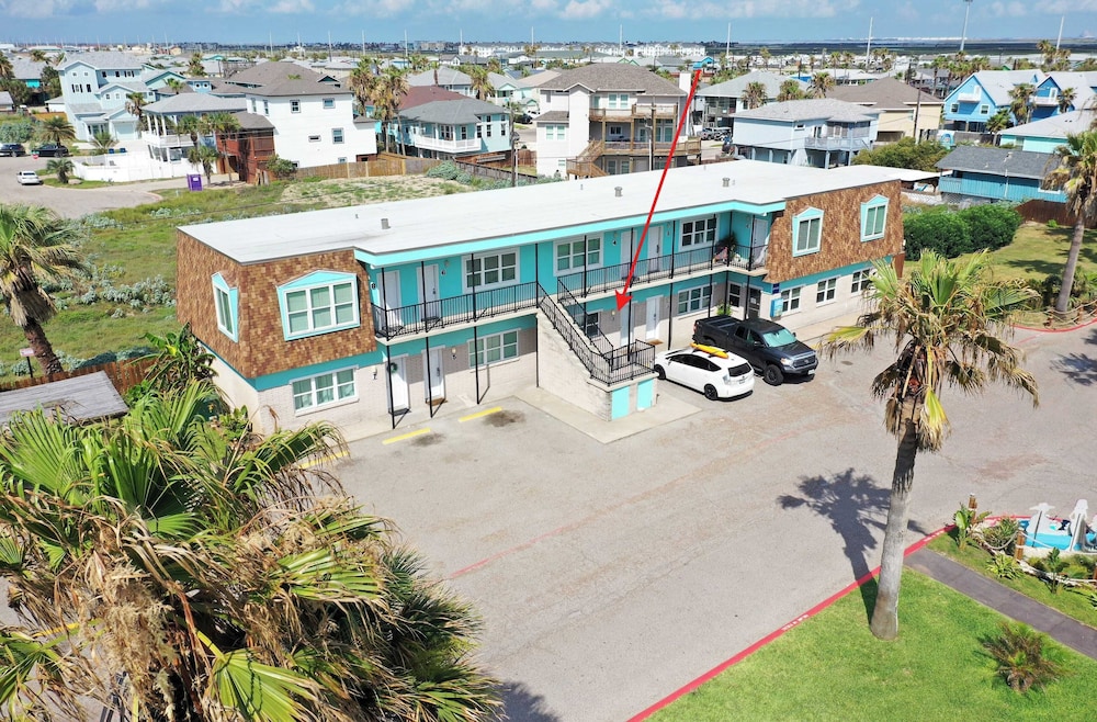 2 Units Beach Boardwalk, Pool, Pickleball + Tennis Island Retreat Complex