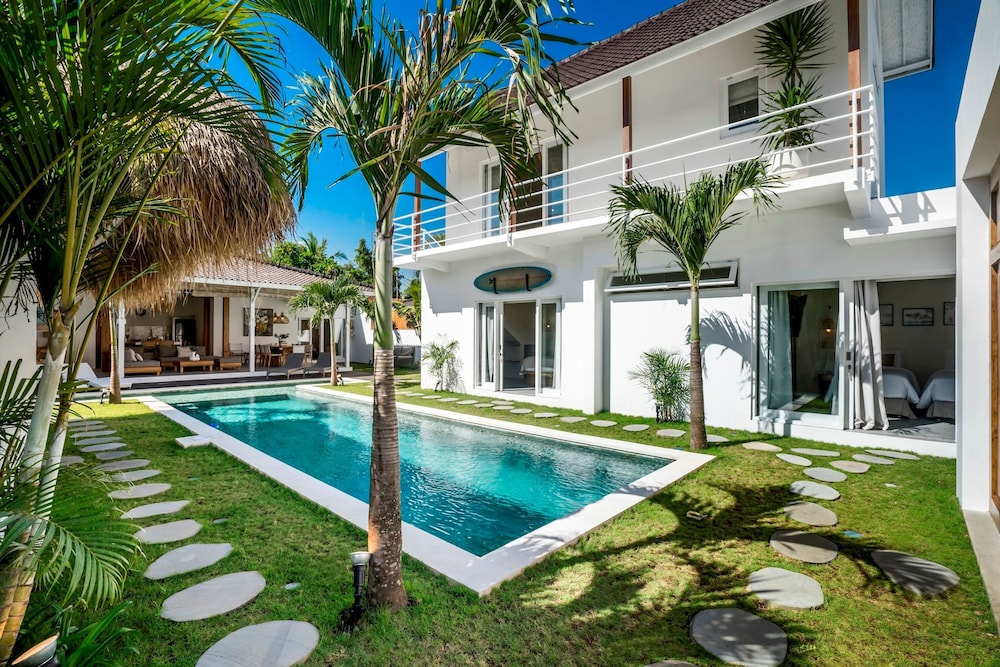 Villa Makena by Alfred in Bali - Stunning Tropical 6BD Villa Near the Beach