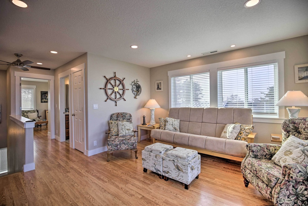 Ocean-view Lincoln City Retreat w/ 3 Viewing Decks view 4