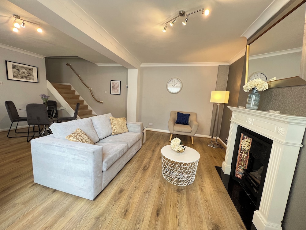 Kensington Private House- Walk to stores and tube-PRIVATE entrance- In Central London