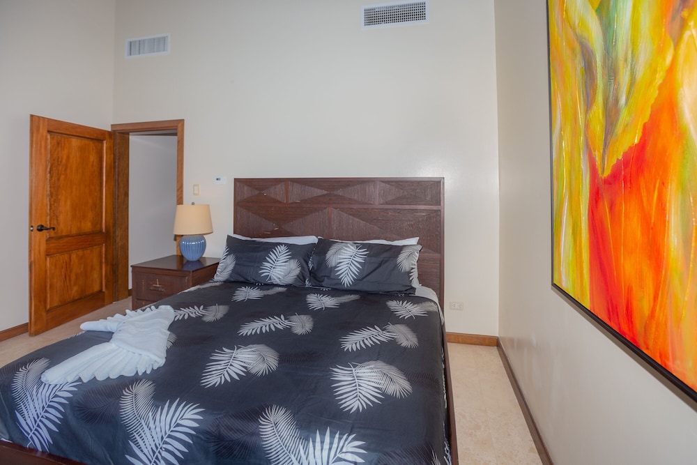 Pristine Bay 1003 3 Bedroom Home by RedAwning view 2