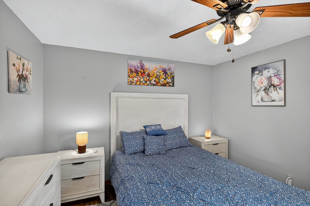 Cozy Retreat With Hot Tub In Peaceful Goshen 4 Bedroom Home
