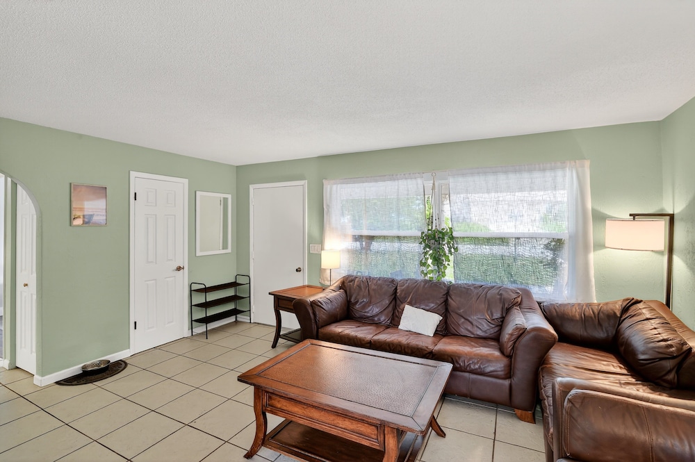 Chelsea Way Getaway Bright 4br Family Retreat 4 Bedroom Home