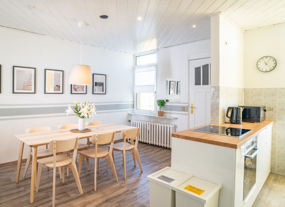 Spacious Apartment In Strausberg - Sleeps 6