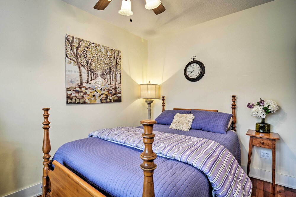 Northwest Michigan Duplex: 1/2 Mi to Lake Michigan