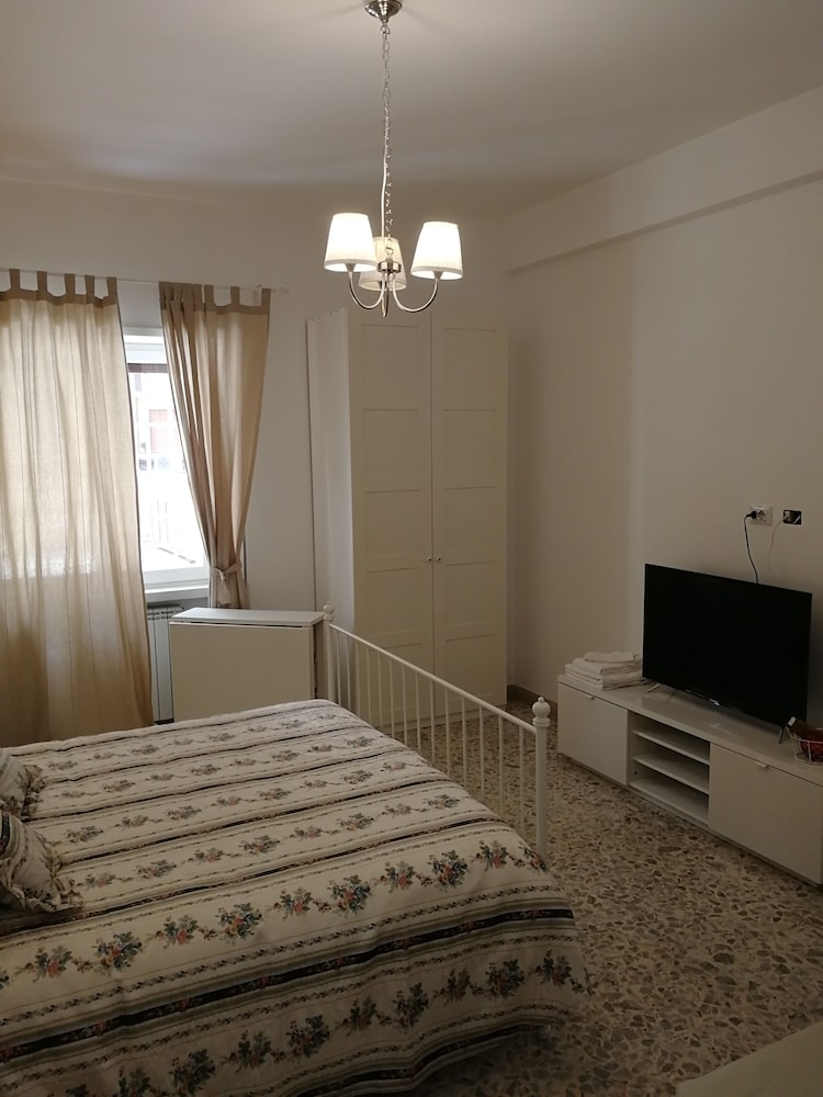 Triple Room With Private Bath 10 Min From Tiburtina Station