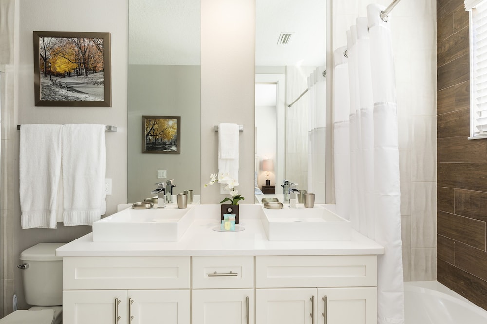 Summerville Vacation Homes by Columbia Management