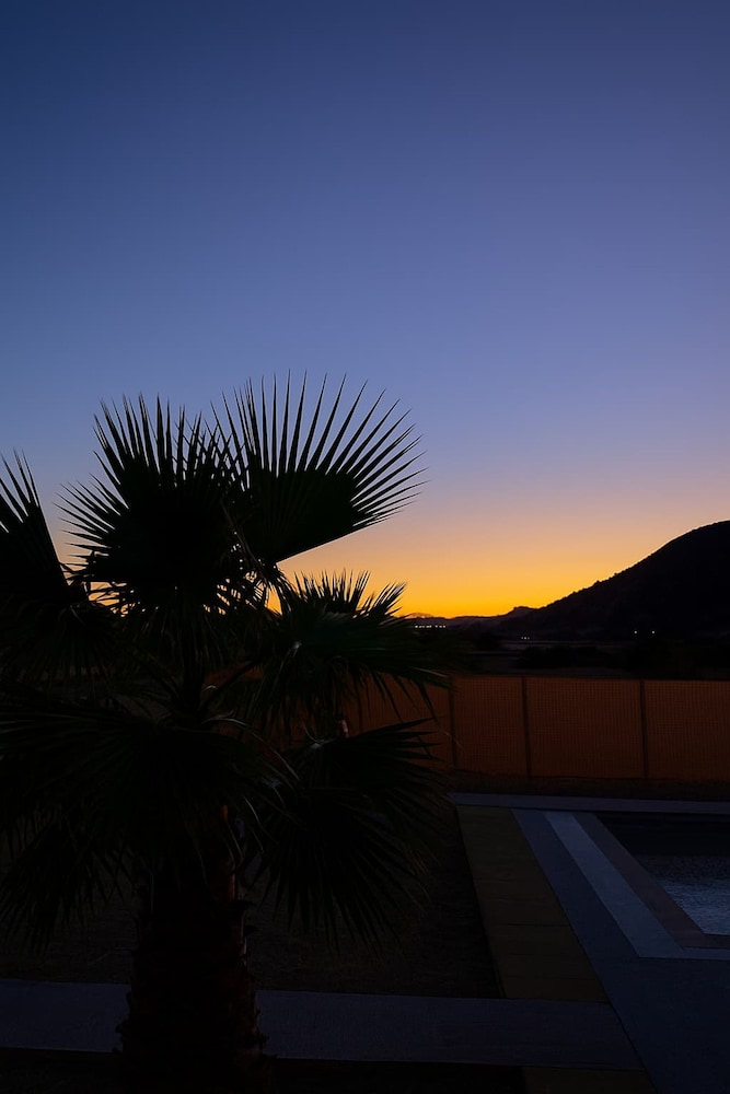 Milolithos Sunkissed Getaway Seaside Pool Escape