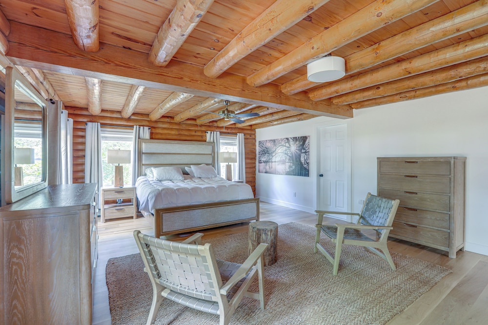 Deck, Sauna & Fire Pits: Upscale Belle Mead Cabin