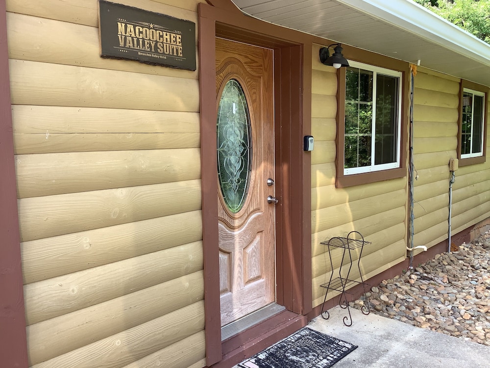 Nacoochee Valley Lodge