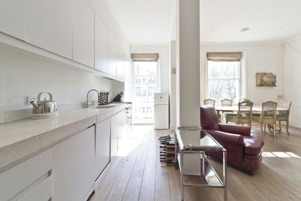 Bassett Road IV by Onefinestay