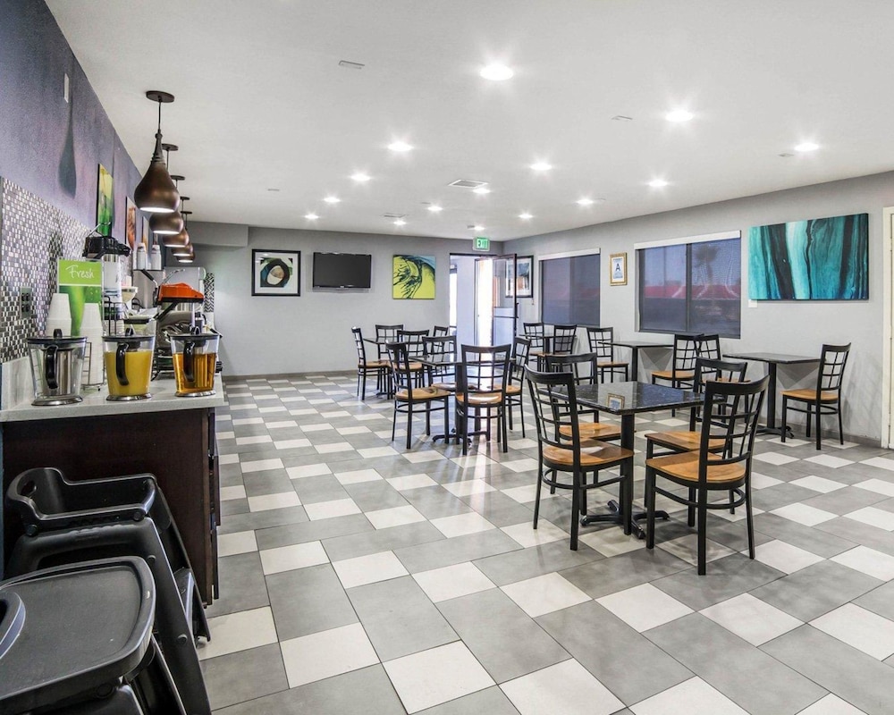 Rodeway Inn  Suites - Property Image 9