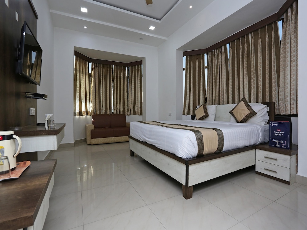 Capital O 10970 Hotel Krishna Palace
