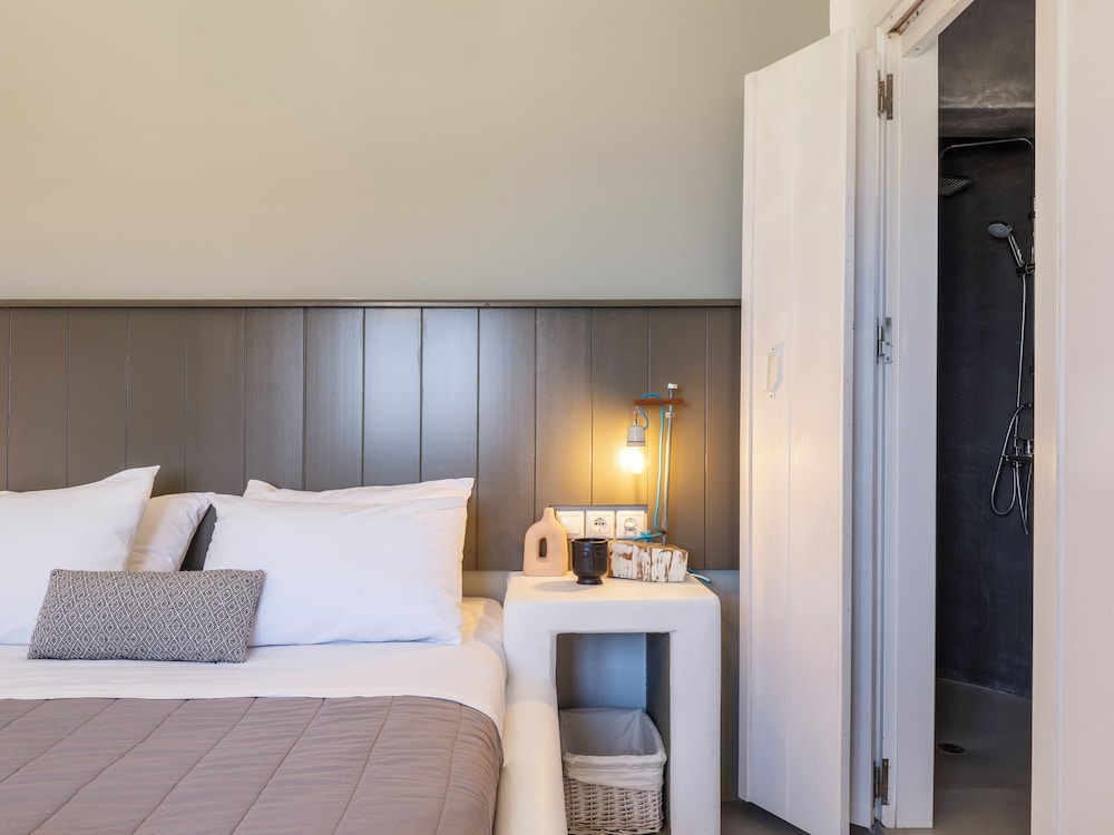 Mykonist Merchia Beach Villas & Suites