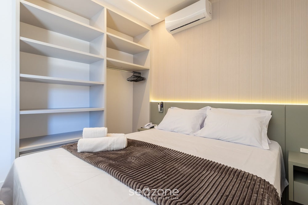 Apartments in a Building With a Pool, 180m From the Beach in Bombinhas - Sfrs