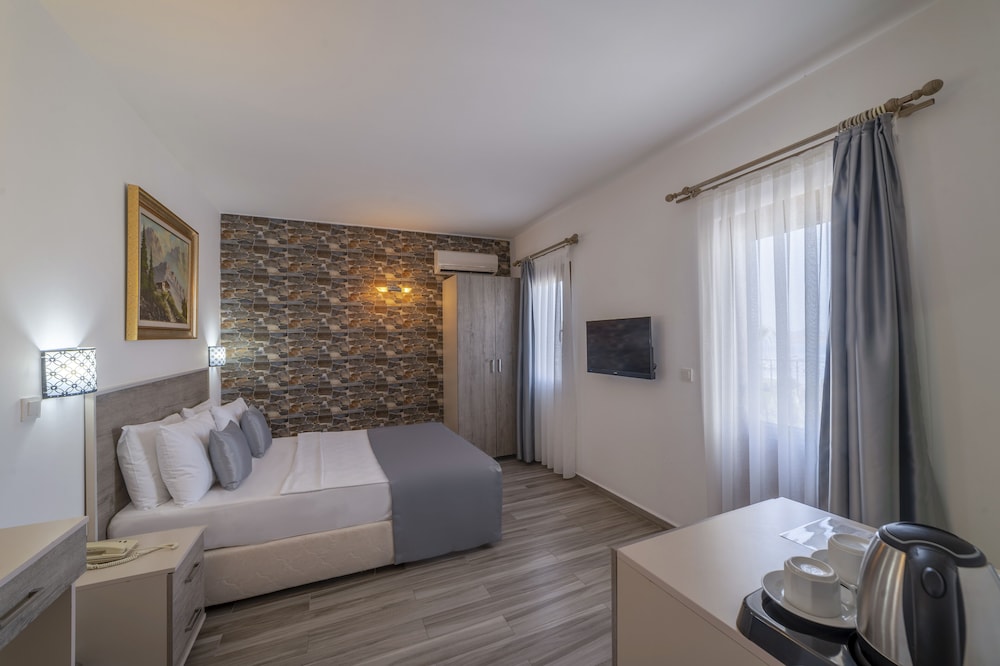 Queen Boutique Hotel - Image 70