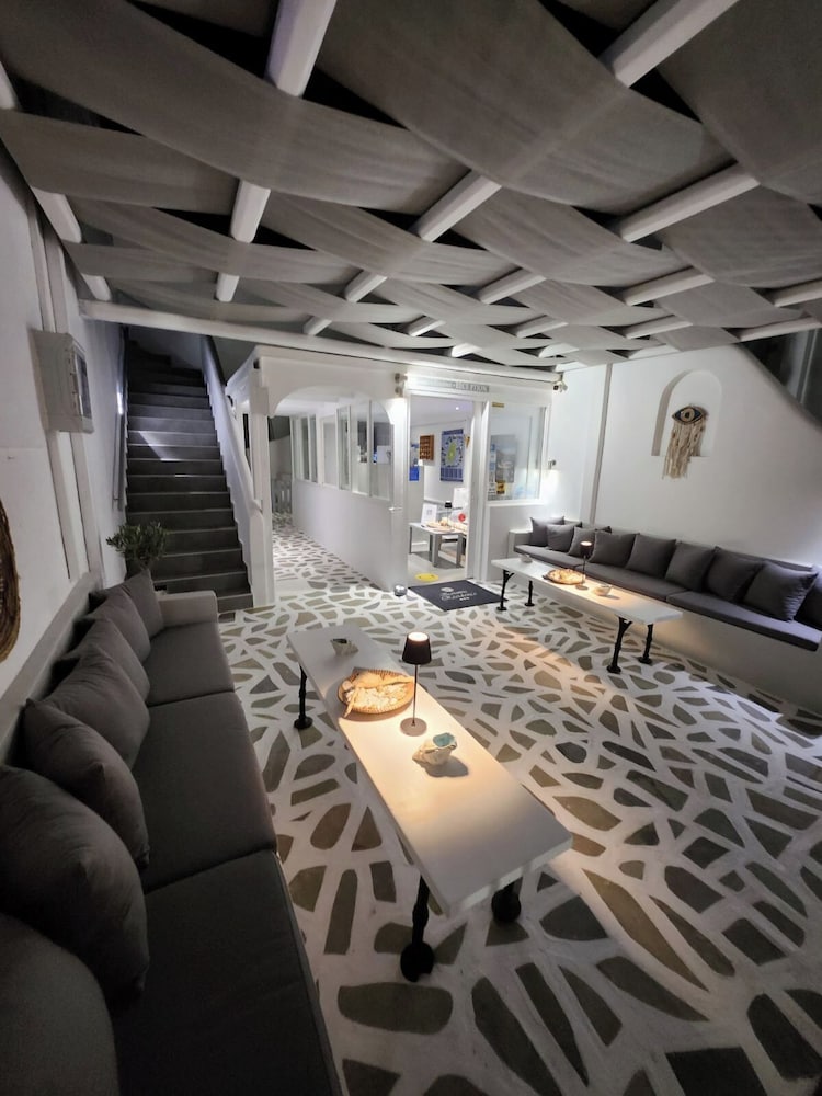Zoumis Residence