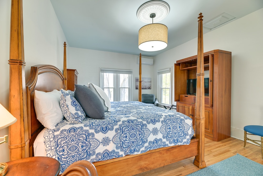 Spacious Naples Vacation Rental w/ Private Hot Tub view 5