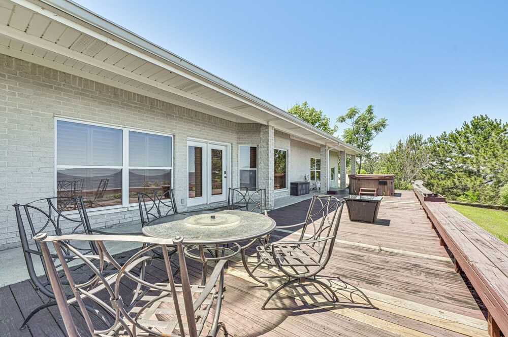 Boat Dock & Hot Tub: Waterfront Home in Milam!