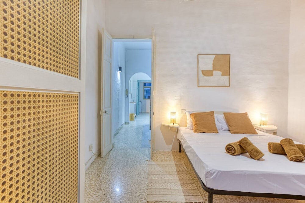 Lilly the Traditional Maltese Townhouse in Sliema