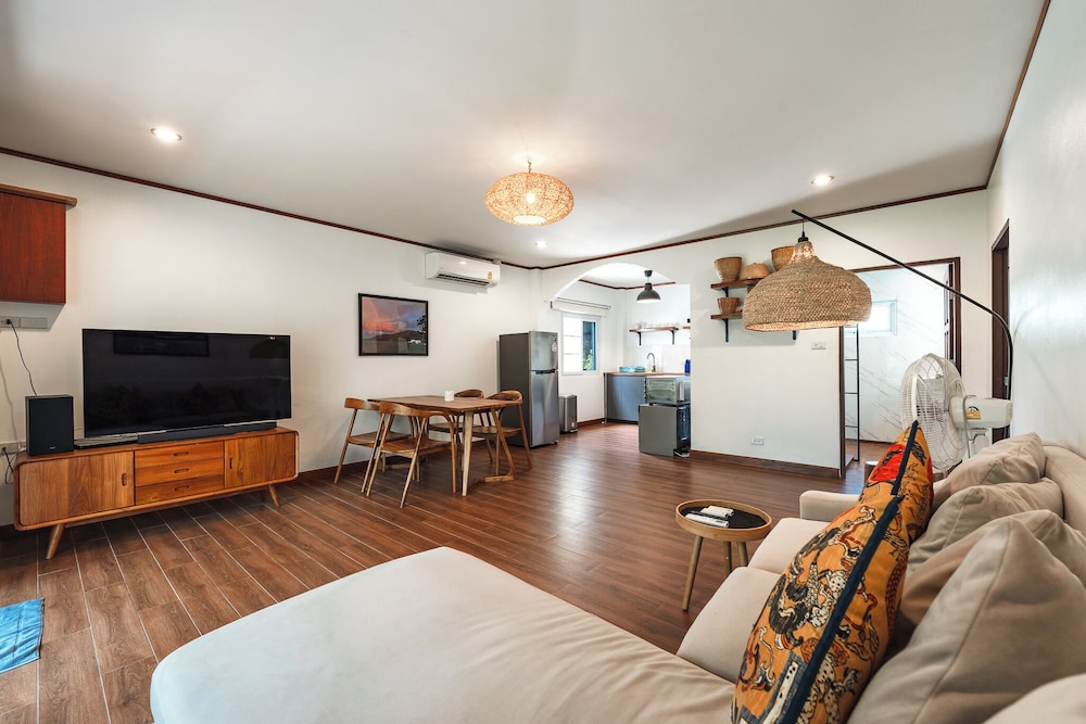 1BR Apt Poolside Near Yanui Beach V201