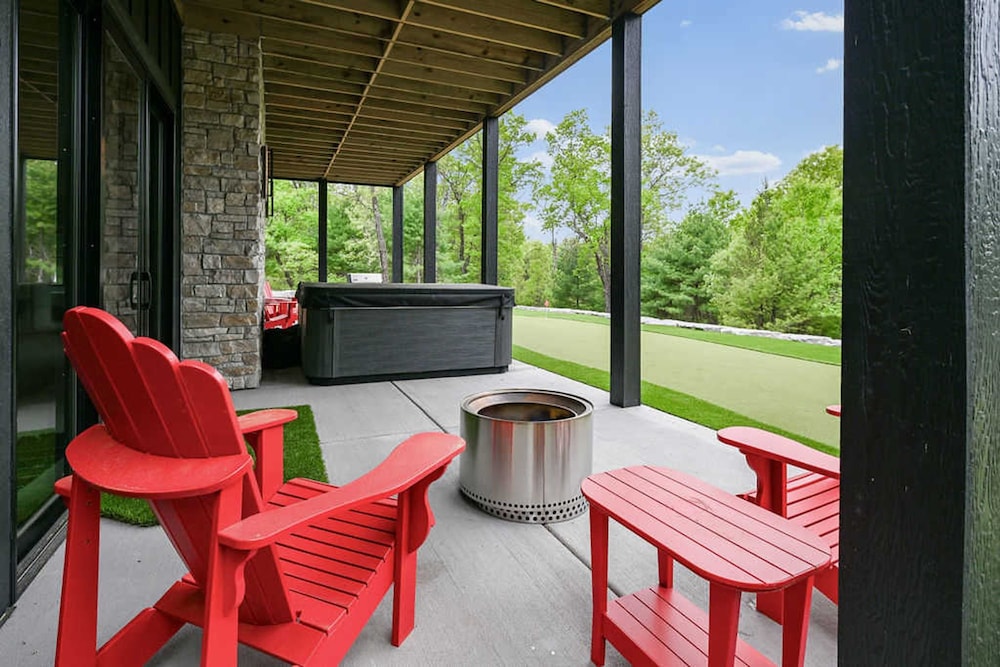 6BR Sand Valley Lodge With Hot Tub Bar Putting Green