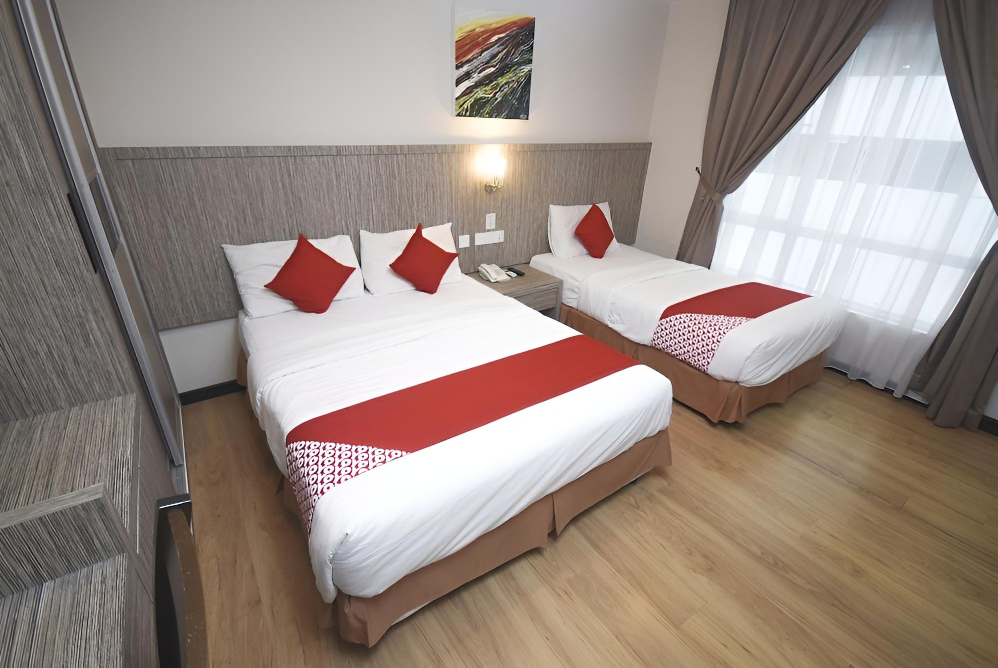 Super OYO 985 Hotel Nur