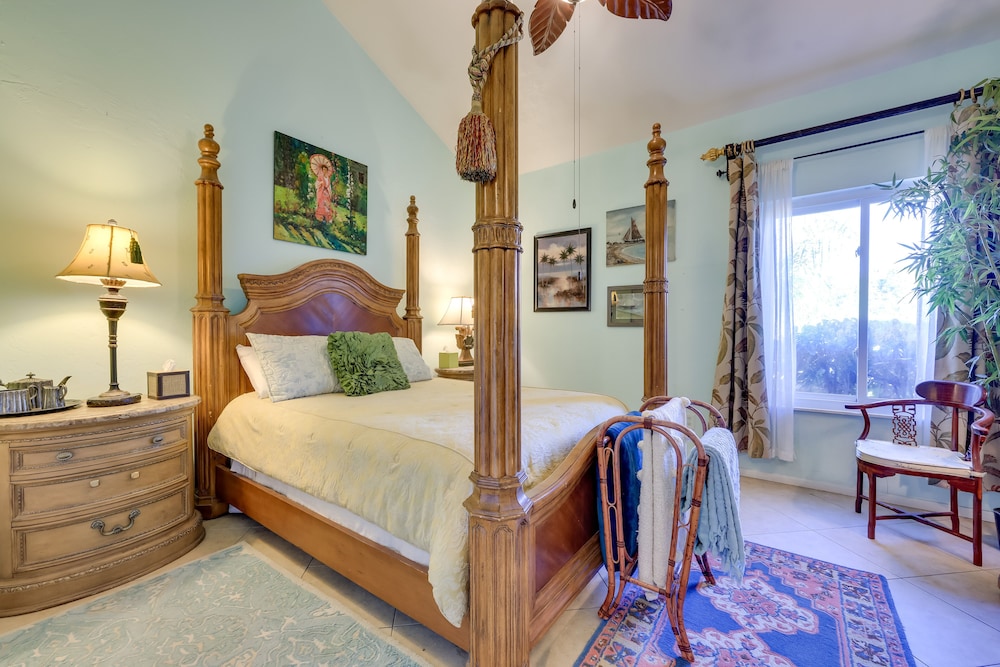 Serene St Augustine Townhome: Walk to Beach!